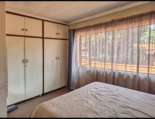 2 BEDROOM DUPLEX FOR SALE IN WINDSOR EAST